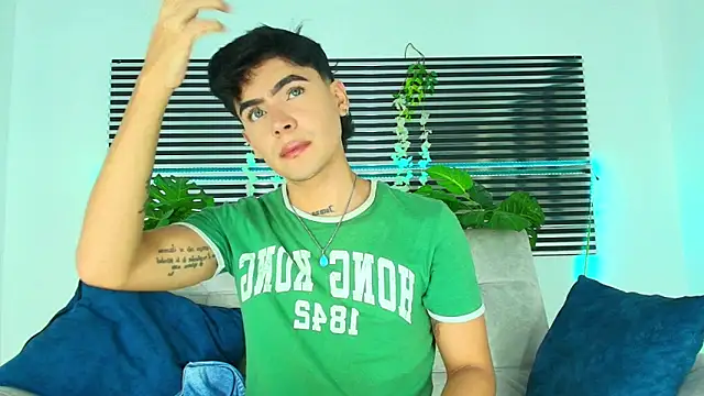 Snapshot of CamiiGuzmanX chatting on January 13, 2026, 8:03 pm CamiiGuzmanX online show from January 13, 2026, 8:03 pm