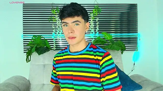 Snapshot of CamiiGuzmanX chatting on January 15, 2026, 8:45 pm CamiiGuzmanX online show from January 15, 2026, 8:45 pm