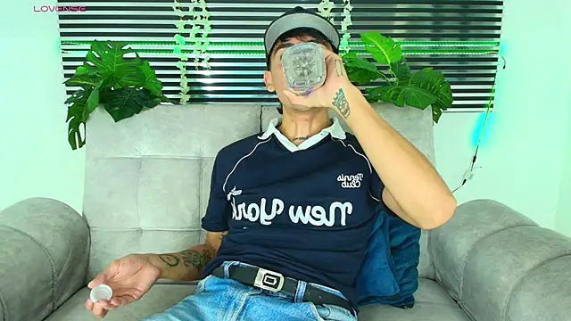 CamiiGuzmanX online show from January 17, 2026, 9:07 pm