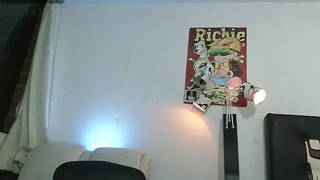 Snapshot of Thomasjons_ chatting on June 27, 2026, 1:21 am Thomasjons online show from June 27, 2026, 1:21 am