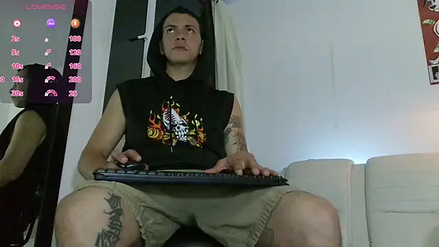 Snapshot of Thomasjons_ chatting on August 1, 2026, 3:39 am Thomasjons online show from August 1, 2026, 3:39 am