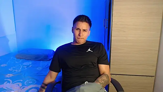 valentinosex1 online show from January 13, 2026, 12:05 am