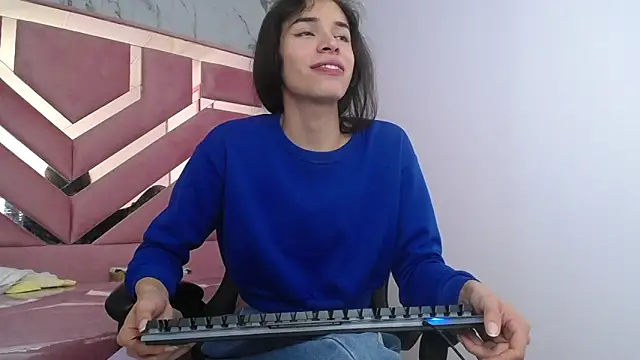 Mia swift ch online show from October 18, 2025, 3:13 pm