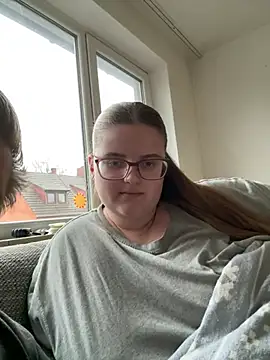 Snapshot of CurvyPaar2 chatting on February 12, 2026, 3:40 pm CurvyPaar2 online show from February 12, 2026, 3:40 pm