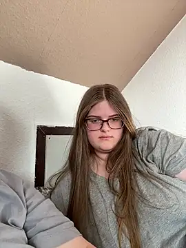 Snapshot of CurvyPaar2 chatting on February 15, 2026, 10:25 am CurvyPaar2 online show from February 15, 2026, 10:25 am