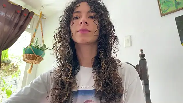 Snapshot of camille_delrey chatting on December 18, 2025, 4:35 pm camille delrey online show from December 18, 2025, 4:35 pm