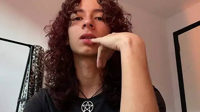 Snapshot of camille_delrey chatting on February 18, 2026, 11:01 pm camille delrey online show from February 18, 2026, 11:01 pm