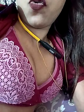 payalsharma95 online show from October 1, 2025, 4:24 pm