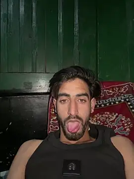 lyath3245 online show from April 16, 2026, 9:50 pm