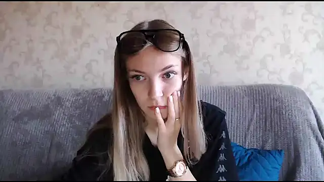 HitGyrl online show from September 26, 2025, 1:20 am