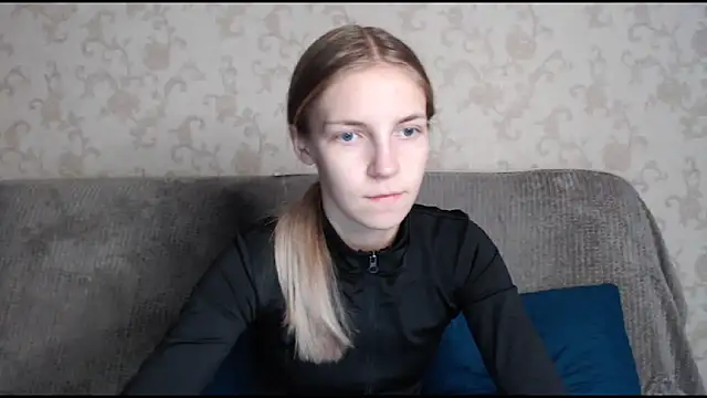 HitGyrl online show from October 8, 2025, 1:03 am