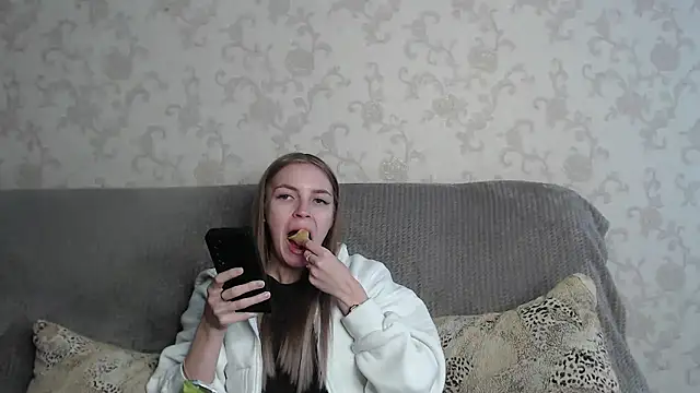 HitGyrl online show from April 18, 2026, 8:51 am