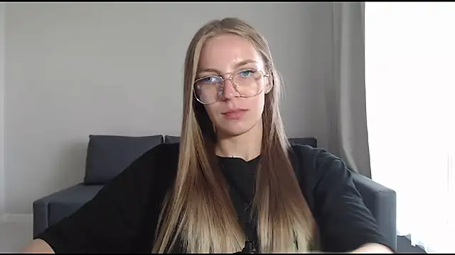 HitGyrl online show from July 8, 2026, 7:13 am