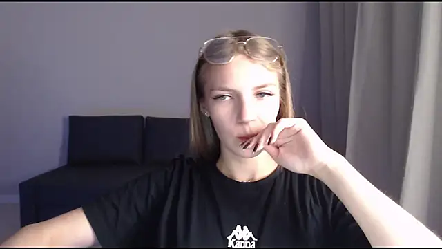 HitGyrl online show from August 2, 2026, 4:38 pm