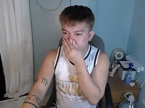 Snapshot of Fuckboii_intown chatting on September 25, 2025, 7:56 am Fuckboii intown online show from September 25, 2025, 7:56 am