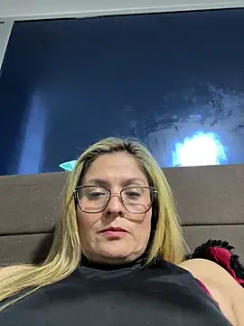 Snapshot of linda-mature43 chatting on October 18, 2025, 3:42 am linda-mature43 online show from October 18, 2025, 3:42 am
