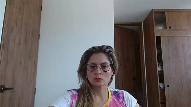 linda-mature43 online show from November 7, 2025, 3:01 pm