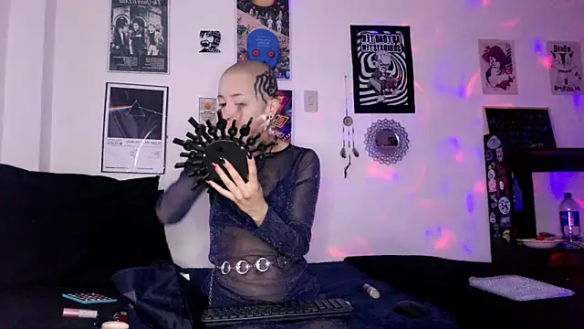 plutonbluemooon333 online show from October 9, 2025, 10:19 pm