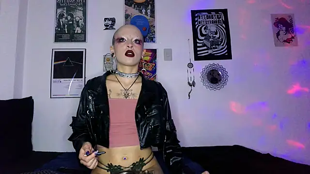 plutonbluemooon333 online show from November 10, 2025, 11:26 pm