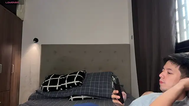 Addictiveboi online show from June 12, 2026, 5:17 am