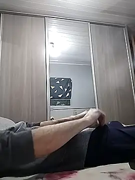 12dery online show from October 9, 2025, 1:53 pm