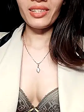 Hinna x online show from November 21, 2025, 3:00 pm