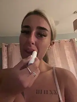 Snapshot of EllieMaeBaby chatting on October 10, 2025, 7:46 pm EllieMaeBaby online show from October 10, 2025, 7:46 pm