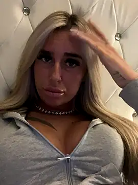 Snapshot of EllieMaeBaby chatting on October 26, 2025, 6:36 pm EllieMaeBaby online show from October 26, 2025, 6:36 pm