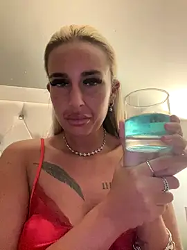 Snapshot of EllieMaeBaby chatting on November 10, 2025, 9:14 pm EllieMaeBaby online show from November 10, 2025, 9:14 pm