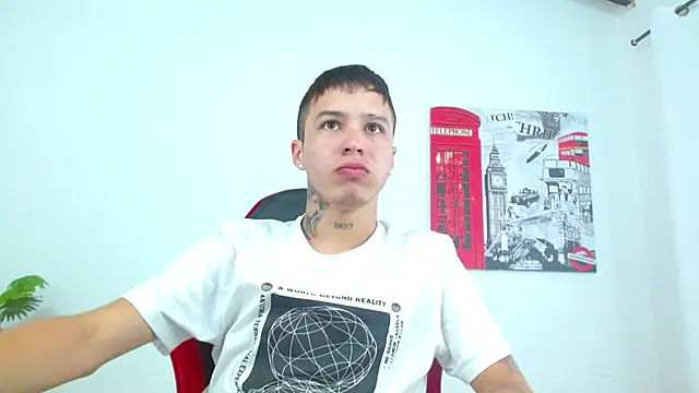 Cumandres18 online show from January 7, 2026, 2:52 pm