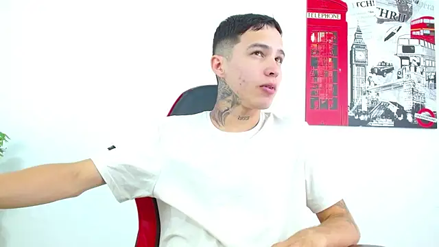 Snapshot of Cumandres18 chatting on February 9, 2026, 2:43 pm Cumandres18 online show from February 9, 2026, 2:43 pm