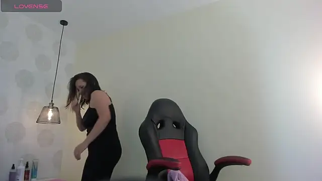 GIANAMILLER6 online show from November 7, 2025, 12:16 pm