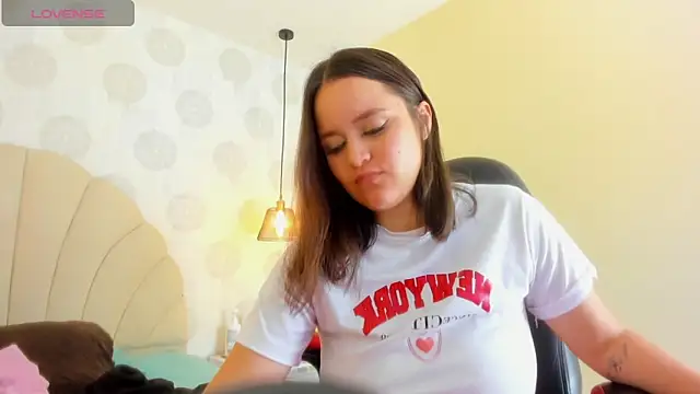 Snapshot of GIANAMILLER6 chatting on February 10, 2026, 12:09 pm GIANAMILLER6 online show from February 10, 2026, 12:09 pm