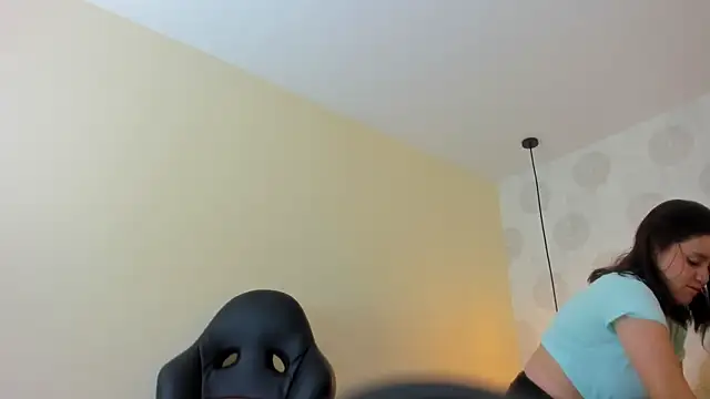 Snapshot of GIANAMILLER6 chatting on February 16, 2026, 12:12 pm GIANAMILLER6 online show from February 16, 2026, 12:12 pm