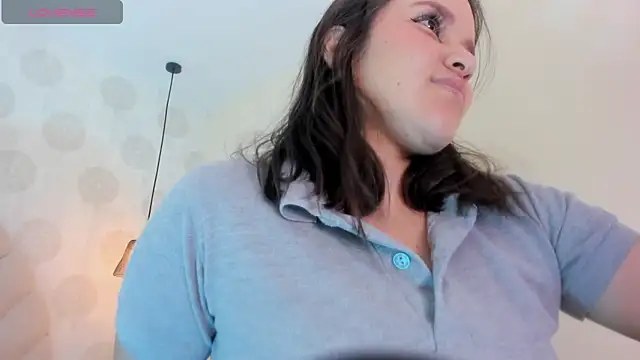 Snapshot of GIANAMILLER6 chatting on February 25, 2026, 12:15 pm GIANAMILLER6 online show from February 25, 2026, 12:15 pm