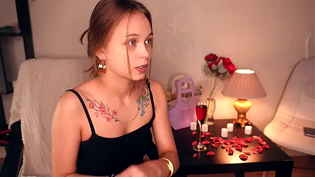 OdellaGillingham online show from November 29, 2025, 6:11 pm