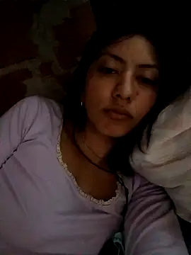 emilypeluda online show from April 20, 2026, 2:03 am