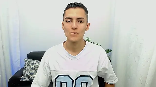 Matiius18 online show from November 7, 2025, 1:55 pm