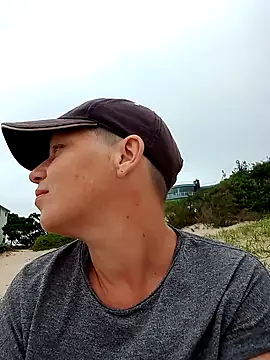 ComeAsYouAre online show from November 14, 2025, 7:40 am