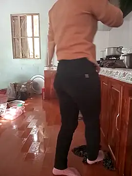 Snapshot of Sweet-Berry89 chatting on October 22, 2025, 5:52 am Sweet-Berry89 online show from October 22, 2025, 5:52 am