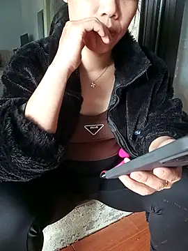 Snapshot of Sweet-Berry89 chatting on October 30, 2025, 2:46 am Sweet-Berry89 online show from October 30, 2025, 2:46 am