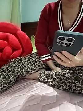 Snapshot of Sweet-Berry89 chatting on November 2, 2025, 12:02 am Sweet-Berry89 online show from November 2, 2025, 12:02 am