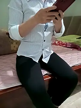 Snapshot of Sweet-Berry89 chatting on November 6, 2025, 2:01 am Sweet-Berry89 online show from November 6, 2025, 2:01 am