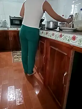 Snapshot of Sweet-Berry89 chatting on November 10, 2025, 4:44 am Sweet-Berry89 online show from November 10, 2025, 4:44 am