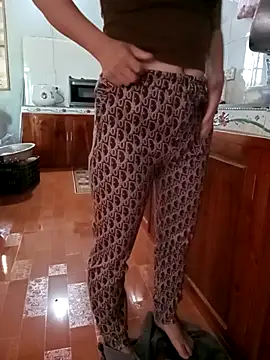 Snapshot of Sweet-Berry89 chatting on November 15, 2025, 3:37 am Sweet-Berry89 online show from November 15, 2025, 3:37 am