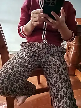 Snapshot of Sweet-Berry89 chatting on November 18, 2025, 2:39 am Sweet-Berry89 online show from November 18, 2025, 2:39 am