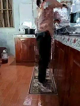 Snapshot of Sweet-Berry89 chatting on November 30, 2025, 12:47 am Sweet-Berry89 online show from November 30, 2025, 12:47 am