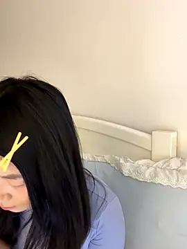 Ella-A9 online show from October 25, 2025, 2:56 pm