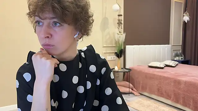 daniellia  online show from November 15, 2025, 9:17 am