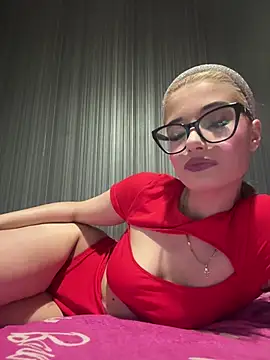 Larra69 online show from July 17, 2026, 6:24 pm